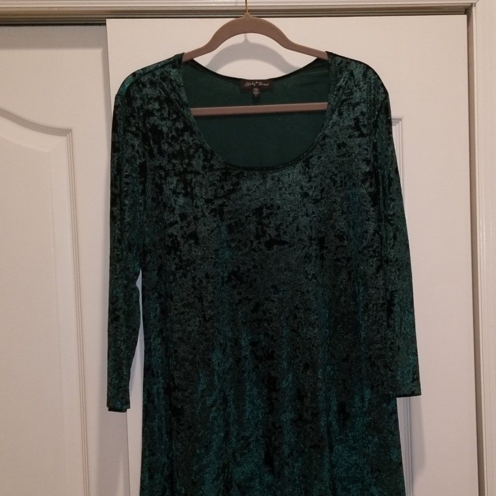 Velvet top, great with leggings